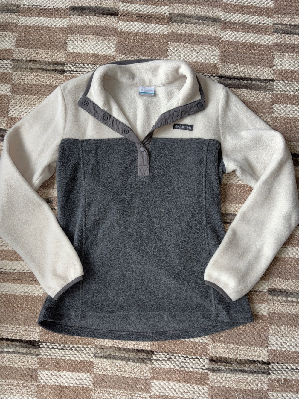 Columbia Women's Two-Tone Cream & Gray Snap Pullover